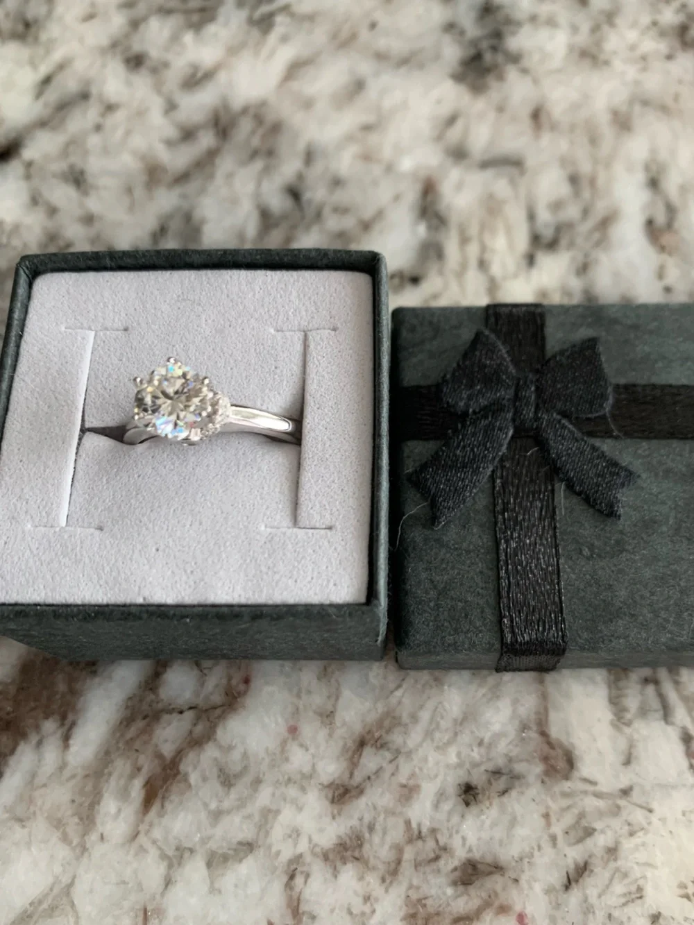 Gorgeous 1 ct moissanite diamond w/ beautiful accents 925 silver size 6 NEW $299